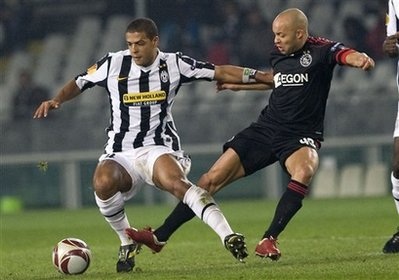 Arsene Wenger vẫn “khoái” Melo - 1