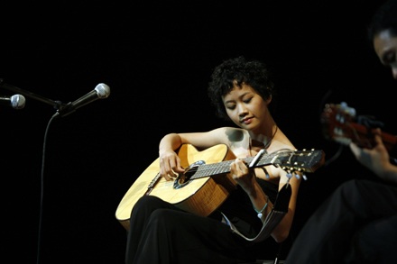 Chút “Ghen” rất riêng của Lê Cát Trọng Lý - 10