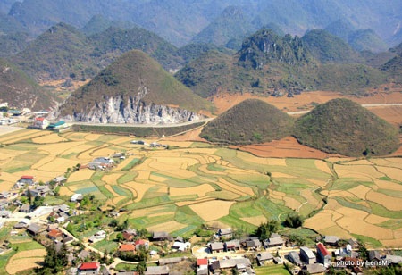 “Tranh lập thể” trên cánh đồng Quản Bạ - 4 “Tranh lập thể” trên cánh đồng Quản Bạ - 4