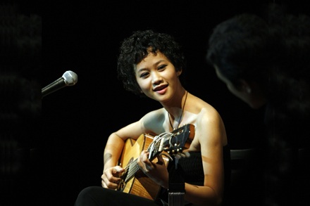 Chút “Ghen” rất riêng của Lê Cát Trọng Lý - 8