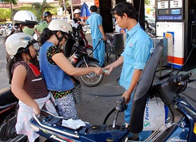 Kiểm tra, kiểm soát ngay việc điều chỉnh giá bán xăng - 1 Kiểm tra, kiểm soát ngay việc điều chỉnh giá bán xăng - 1