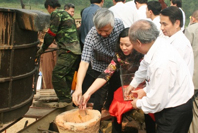 Tượng đài Thánh Gióng được hoàn thành sau giọt đồng cuối cùng - 7 Tượng đài Thánh Gióng được hoàn thành sau giọt đồng cuối cùng - 7