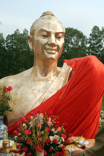 Tượng đài Thánh Gióng được hoàn thành sau giọt đồng cuối cùng - 3 Tượng đài Thánh Gióng được hoàn thành sau giọt đồng cuối cùng - 3