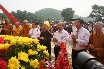 Tượng đài Thánh Gióng được hoàn thành sau giọt đồng cuối cùng - 2 Tượng đài Thánh Gióng được hoàn thành sau giọt đồng cuối cùng - 2