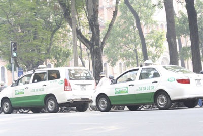Hạn chế taxi, đầu tư xe buýt trong 5 năm tới - 1