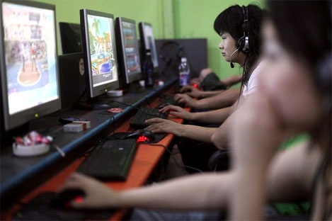 Bỏ con chết đói vì nghiện internet - 1 Bỏ con chết đói vì nghiện internet - 1