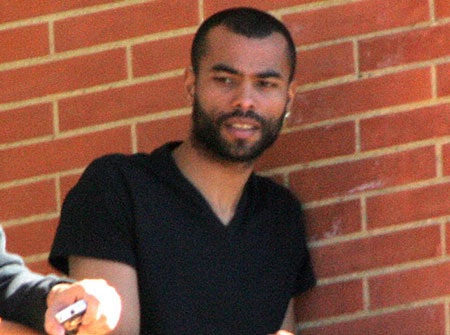 Ashley Cole phải nhờ cậy chuyên gia tâm lý - 1 Ashley Cole phải nhờ cậy chuyên gia tâm lý - 1