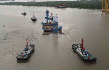 Hành trình lai dắt đốt hầm dìm đầu tiên - 13 Hành trình lai dắt đốt hầm dìm đầu tiên - 13
