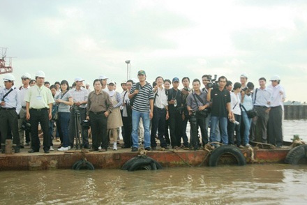 Hành trình lai dắt đốt hầm dìm đầu tiên - 3 Hành trình lai dắt đốt hầm dìm đầu tiên - 3