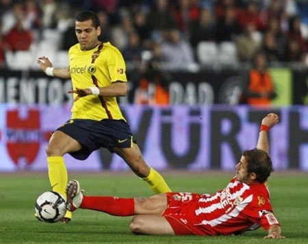 Hòa thất vọng Almeria, Barcelona mất ngôi đầu - 3 Hòa thất vọng Almeria, Barcelona mất ngôi đầu - 3