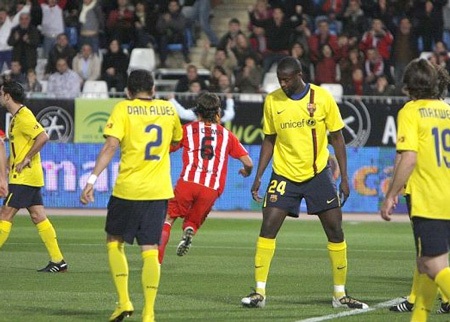 Hòa thất vọng Almeria, Barcelona mất ngôi đầu - 1 Hòa thất vọng Almeria, Barcelona mất ngôi đầu - 1