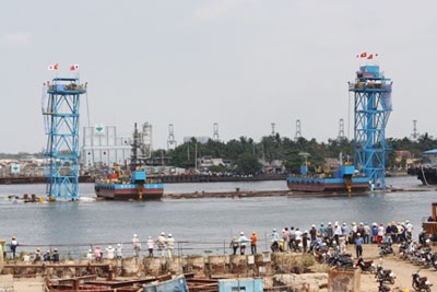 Lai dắt thành công đốt số 1 hầm dìm Thủ Thiêm - 3 Lai dắt thành công đốt số 1 hầm dìm Thủ Thiêm - 3