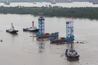 Lai dắt thành công đốt số 1 hầm dìm Thủ Thiêm - 2 Lai dắt thành công đốt số 1 hầm dìm Thủ Thiêm - 2