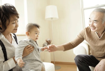 Khi ông chăm cháu - 1