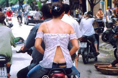 Buồn cho cách ăn mặc gây…phản cảm! - 1 Buồn cho cách ăn mặc gây…phản cảm! - 1