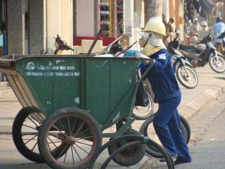 Xuôi ngược mưu sinh trong ngày 8 tháng 3 - 8