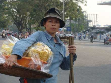 Xuôi ngược mưu sinh trong ngày 8 tháng 3 - 9