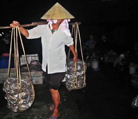 Xuôi ngược mưu sinh trong ngày 8 tháng 3 - 3