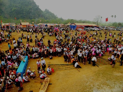 Lung linh sắc hội Thẳm Bua - 4