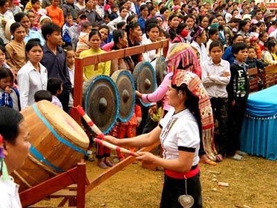 Lung linh sắc hội Thẳm Bua - 3