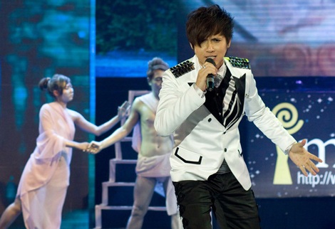 Nguyên Vũ và Thủy Tiên giành giải Album Vàng - 4 Nguyên Vũ và Thủy Tiên giành giải Album Vàng - 4