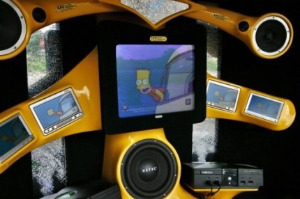 Xe Hummer H2 “khoác áo” crôm - 7 Xe Hummer H2 “khoác áo” crôm - 7