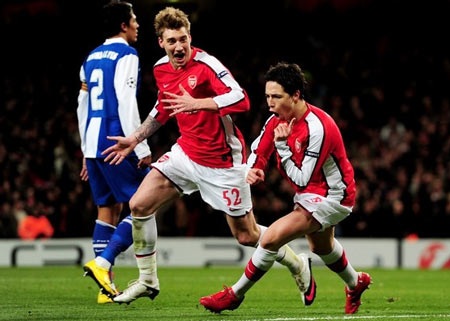 Hủy diệt Porto, Arsenal hiên ngang vào Tứ kết - 1 Hủy diệt Porto, Arsenal hiên ngang vào Tứ kết - 1