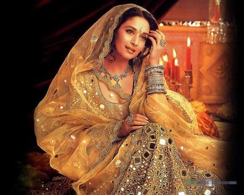 Cô dâu phương Đông trong trang phục cưới truyền thống - 6