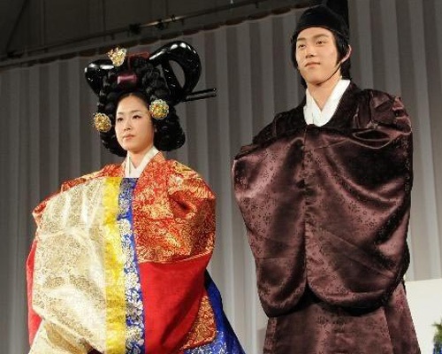 Cô dâu phương Đông trong trang phục cưới truyền thống - 3