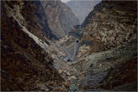 Afghanistan: Một cung đường “tử thần” - 1