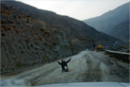 Afghanistan: Một cung đường “tử thần” - 6