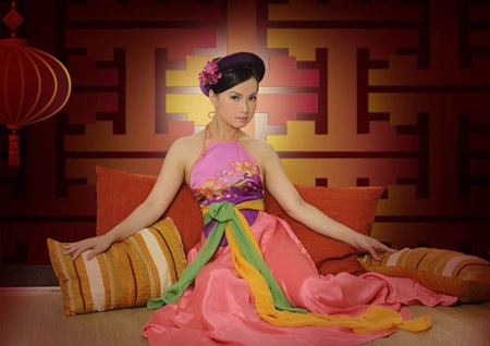 Em gái Cẩm Ly dạy hát miễn phí cho trẻ em nghèo - 2 Em gái Cẩm Ly dạy hát miễn phí cho trẻ em nghèo - 2