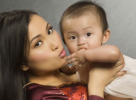 Em gái Cẩm Ly dạy hát miễn phí cho trẻ em nghèo - 3 Em gái Cẩm Ly dạy hát miễn phí cho trẻ em nghèo - 3