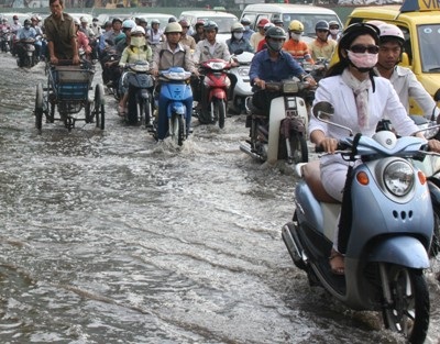 Mỗi năm “tiêu” hơn 14.000 tỉ đồng cho ngập lụt - 1 Mỗi năm “tiêu” hơn 14.000 tỉ đồng cho ngập lụt - 1