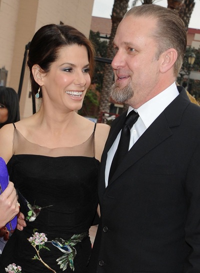 Chồng Sandra Bullock khen vợ hết lời - 1