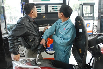 Bộ Tài chính yêu cầu giãn thời gian điều chỉnh giá xăng dầu - 1