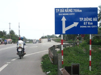 Biển chỉ đường càng đi…càng xa - 1 Biển chỉ đường càng đi…càng xa - 1