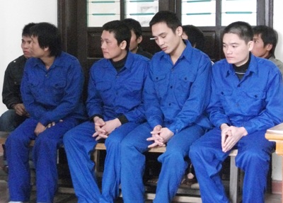 Đánh chết trai làng bên, 9 thanh niên lĩnh án tù  - 1
