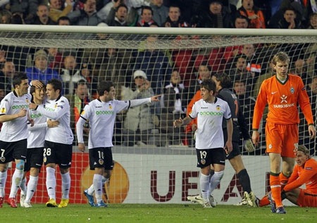 Bóng đá TBN tiếp tục gây thất vọng tại Cúp châu Âu - 3 Bóng đá TBN tiếp tục gây thất vọng tại Cúp châu Âu - 3