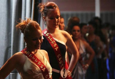 Những “hoa hậu” sau song sắt - 17