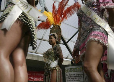 Những “hoa hậu” sau song sắt - 12