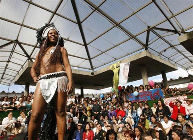 Những “hoa hậu” sau song sắt - 13