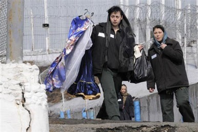 Những “hoa hậu” sau song sắt - 2