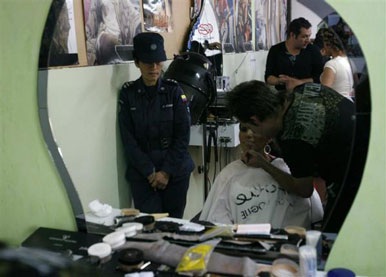 Những “hoa hậu” sau song sắt - 11