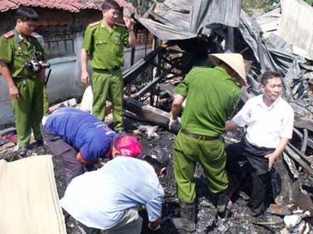 Vụ cháy làm 7 người chết: Rộ tin đồn có người phóng hỏa - 1 Vụ cháy làm 7 người chết: Rộ tin đồn có người phóng hỏa - 1