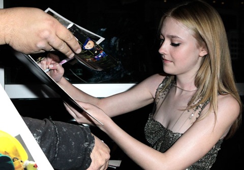 Hai kiều nữ xinh đẹp sánh vai dự công chiếu phim - 10