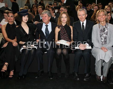 Dàn siêu mẫu gợi cảm hội tụ trong show Louis Vuitton  - 16