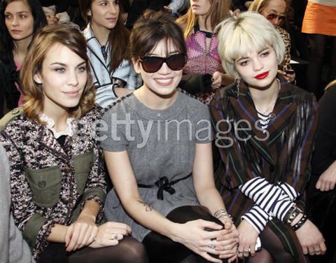 Dàn siêu mẫu gợi cảm hội tụ trong show Louis Vuitton  - 17