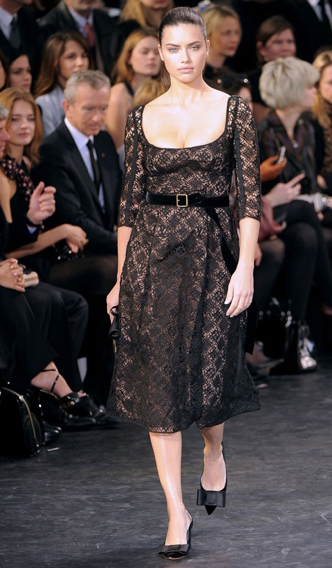 Dàn siêu mẫu gợi cảm hội tụ trong show Louis Vuitton  - 4