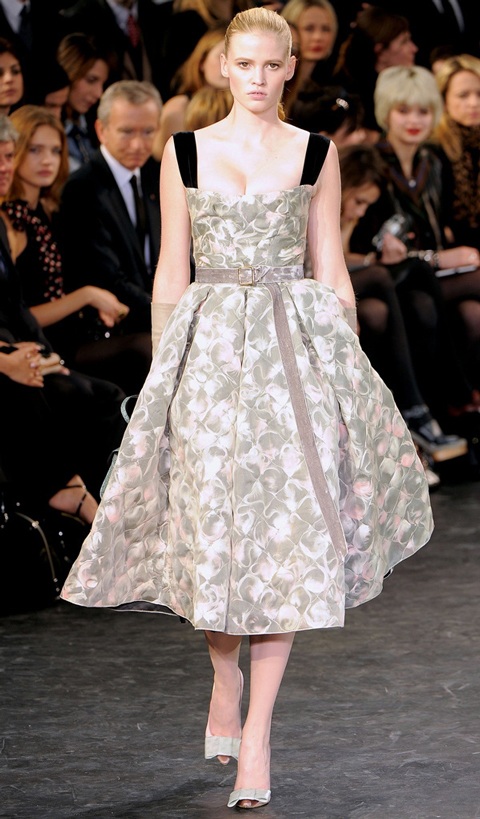 Dàn siêu mẫu gợi cảm hội tụ trong show Louis Vuitton  - 9